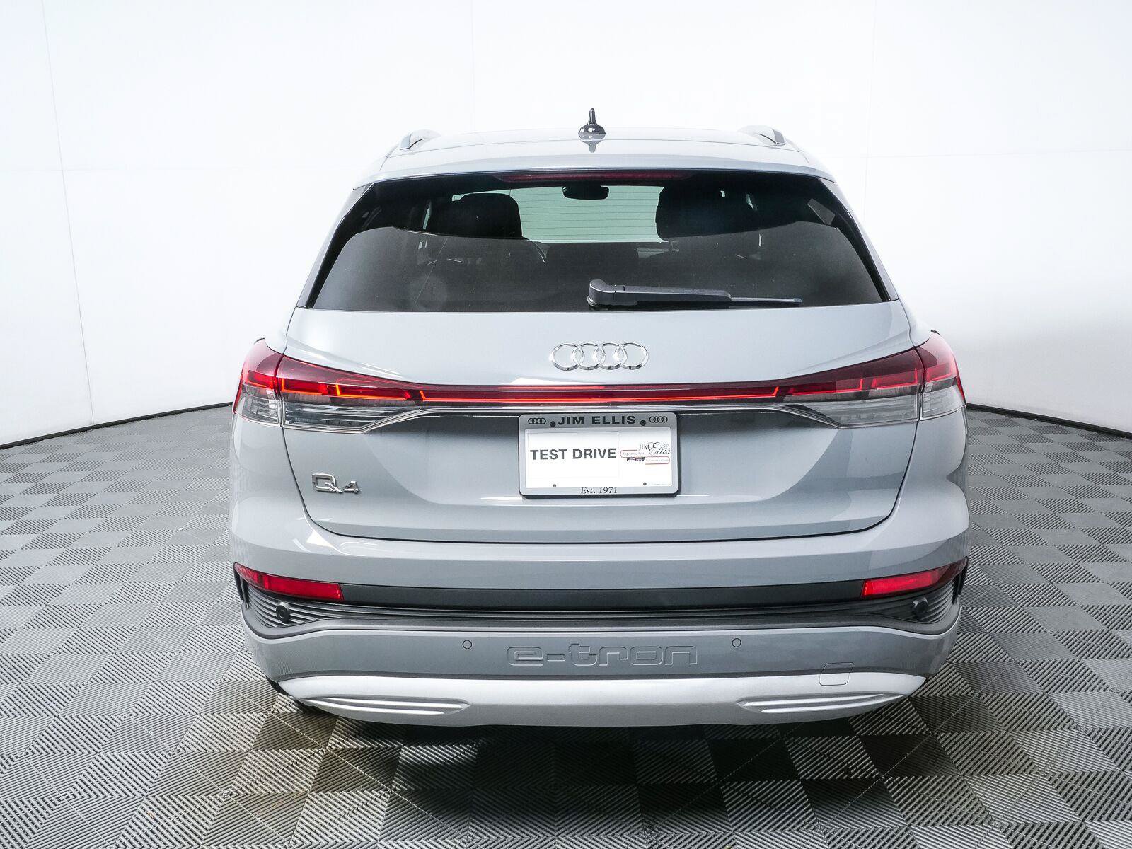 Used 2023 Audi Q4 e-tron Premium Plus w/ Premium Plus RWD image 32