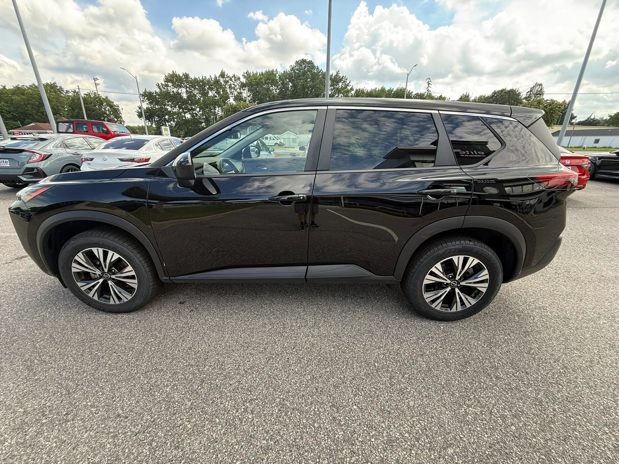 Used 2023 Nissan Rogue SV AWD/4WD image 4