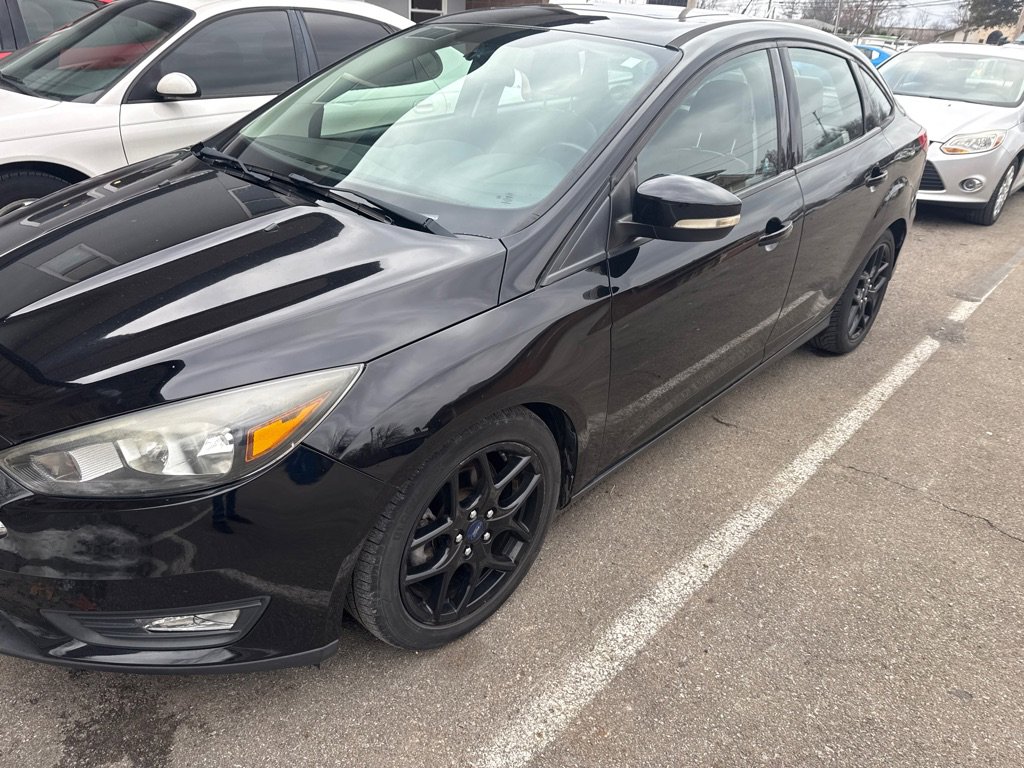 Used 2016 Ford Focus SE w/ Equipment Group 201A image 2