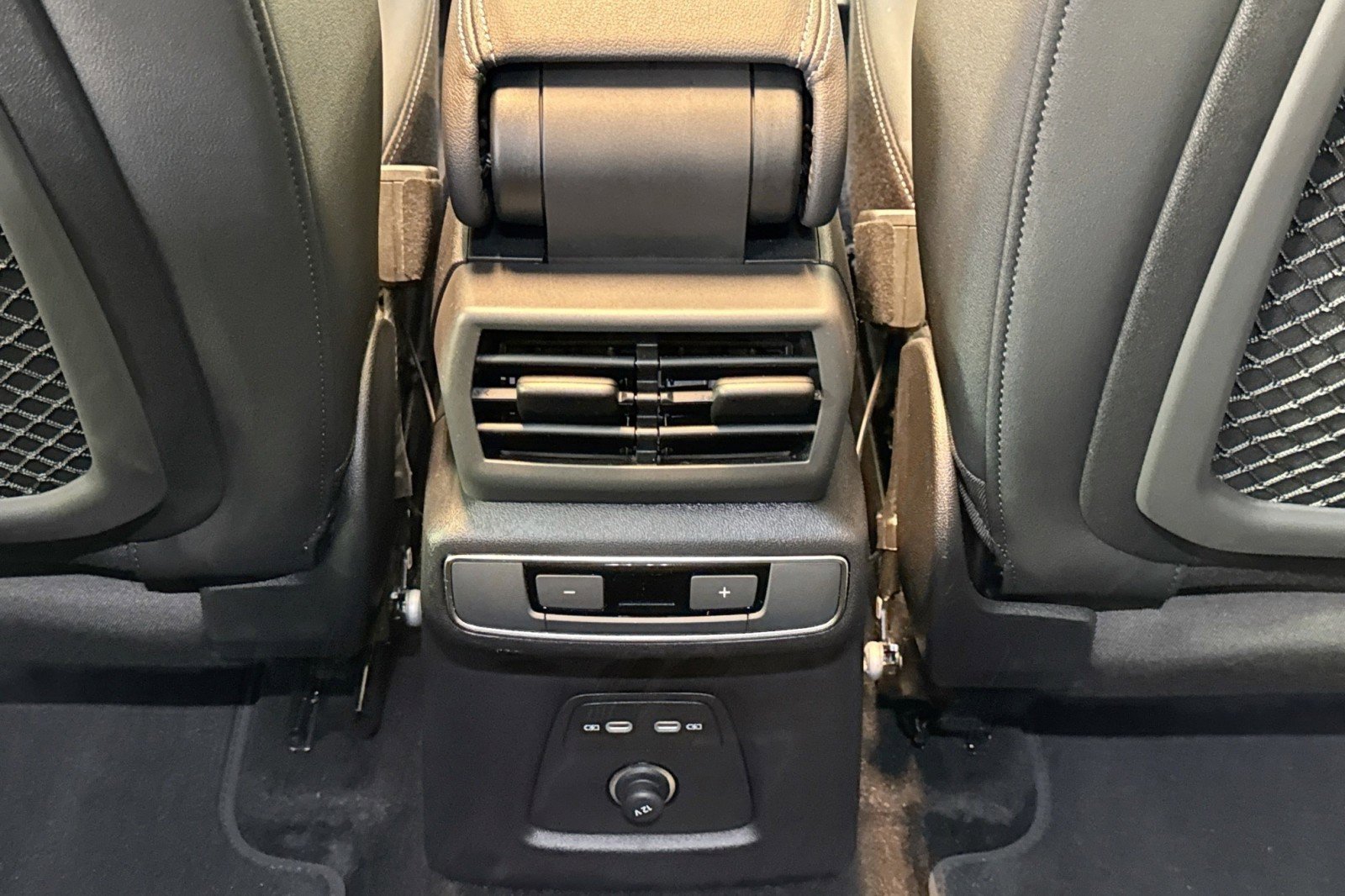 Used 2025 Audi Q4 e-tron Premium Plus image 24