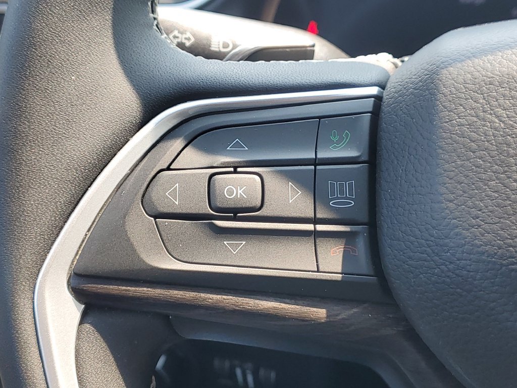 Used 2023 Jeep Grand Cherokee Limited AWD/4WD image 22