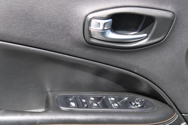Used 2019 Jeep Compass Latitude w/ Popular Equipment Group FWD image 14