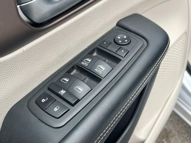 Used 2023 Chrysler Voyager LX FWD image 30