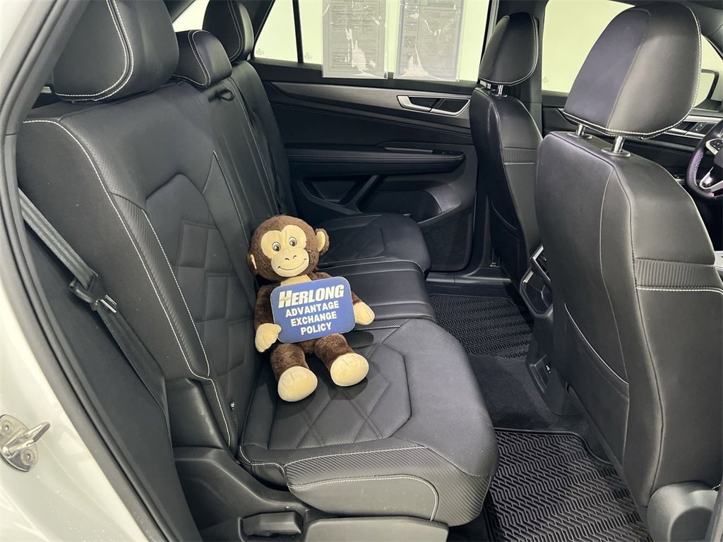 Used 2025 Volkswagen Atlas Cross Sport SE image 24