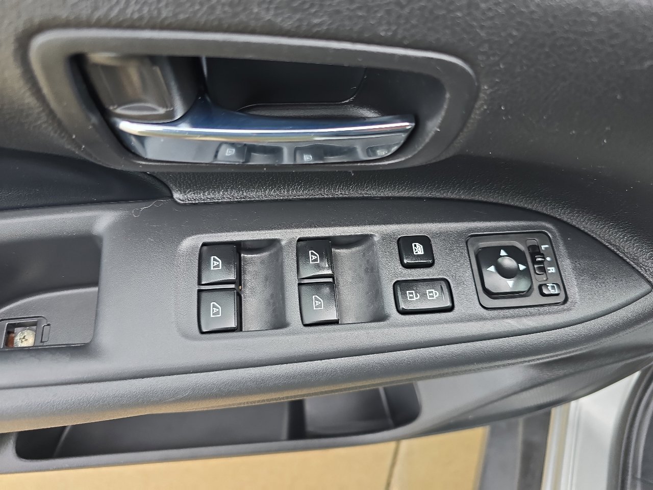 Used 2020 Mitsubishi Outlander SEL image 17