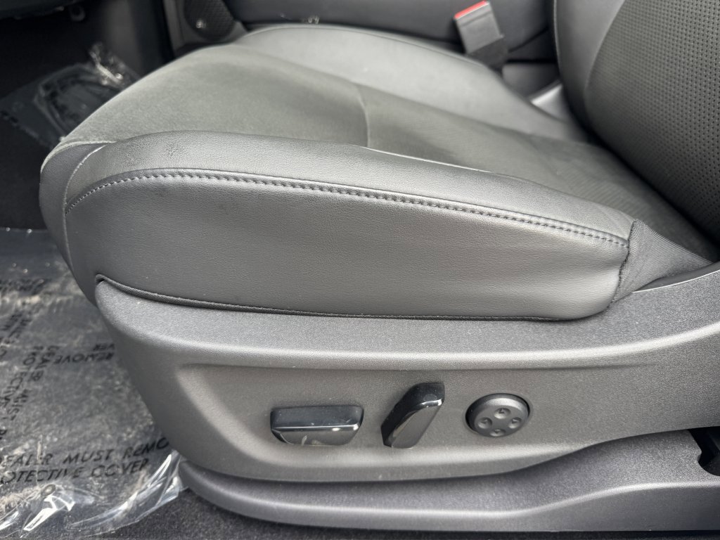 Used 2024 Nissan Ariya FWD image 33