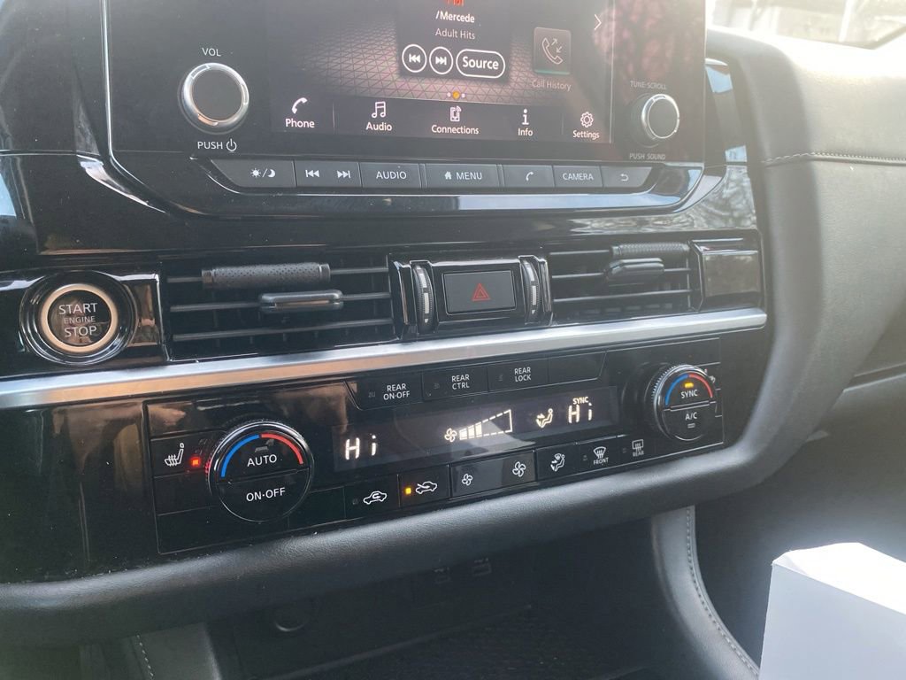 Used 2024 Nissan Pathfinder SV image 18