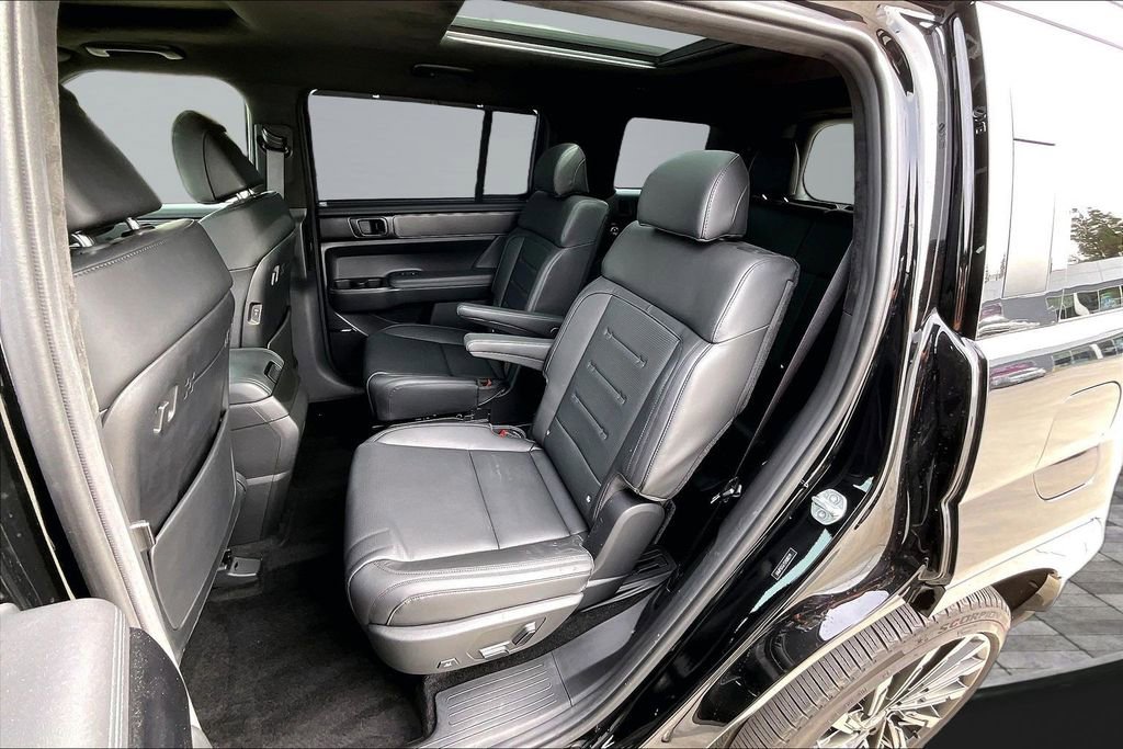 Used 2025 Hyundai Santa Fe Calligraphy AWD/4WD image 19