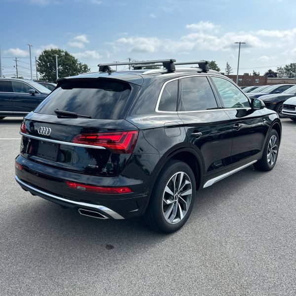 Used 2022 Audi Q5 2.0T Premium w/ Convenience Package AWD/4WD image 3
