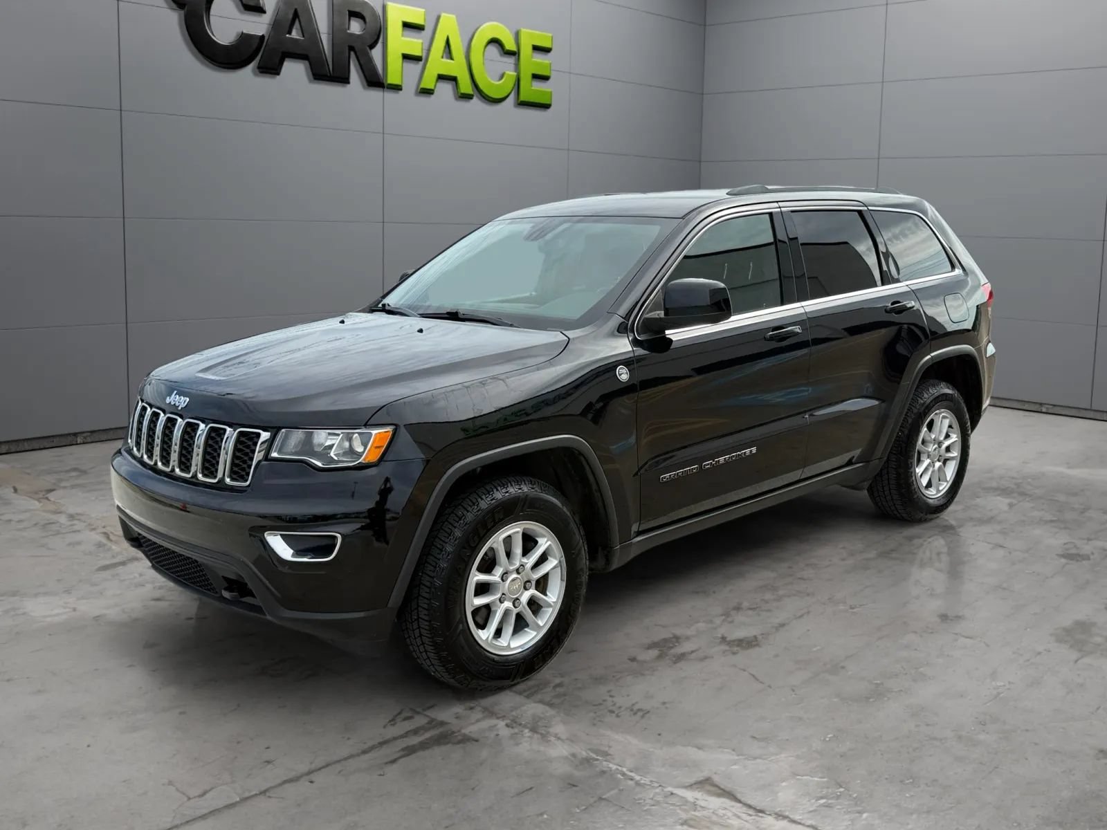 Used 2019 Jeep Grand Cherokee Laredo AWD/4WD image 4