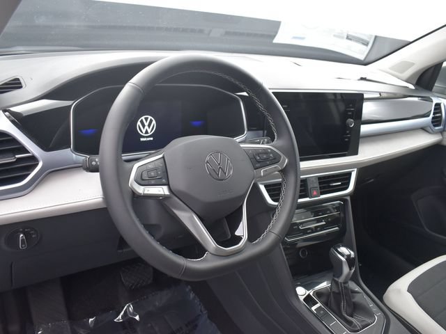 Used 2025 Volkswagen Taos SE FWD image 10