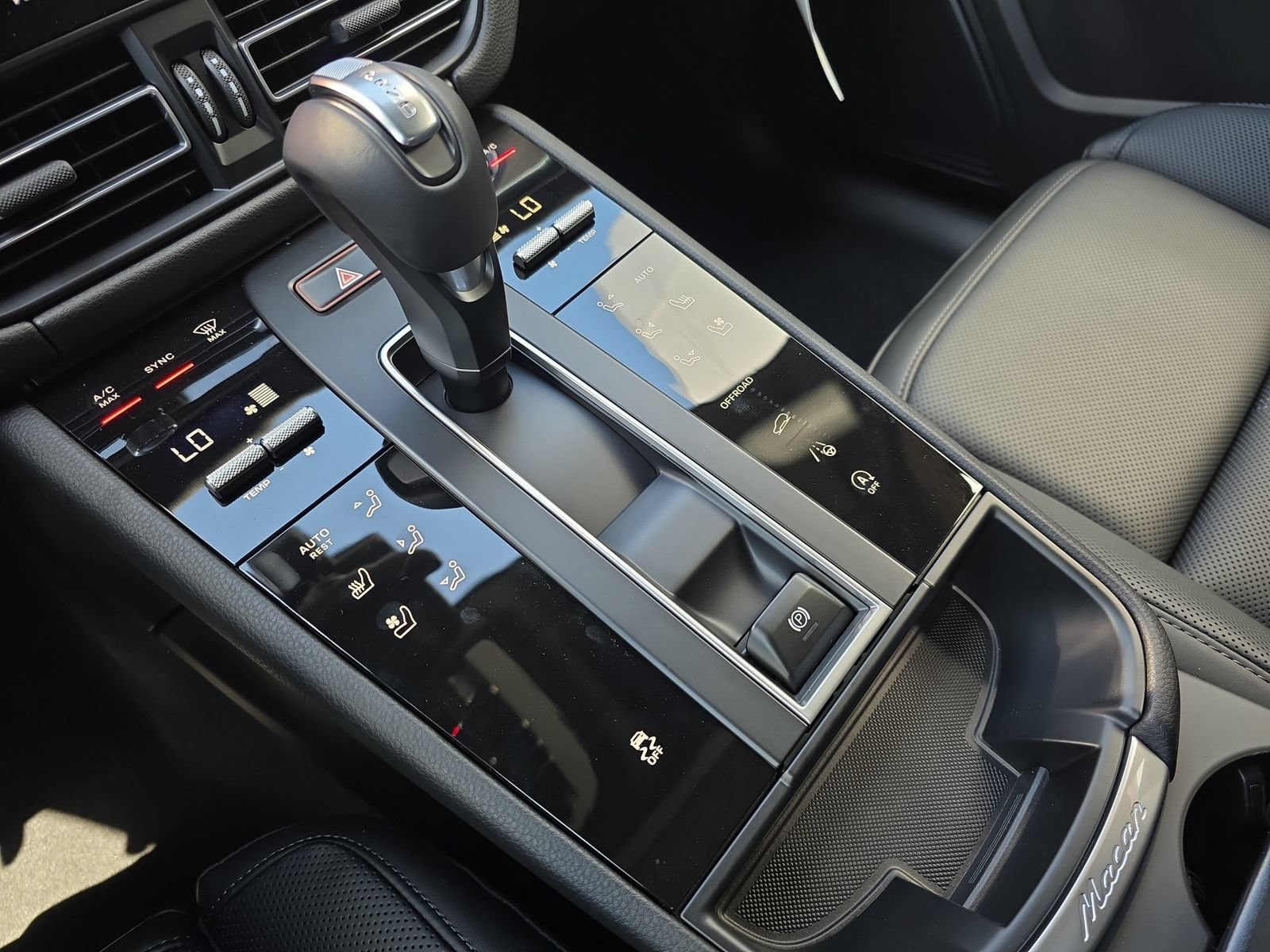New 2026 Porsche Macan AWD/4WD image 16