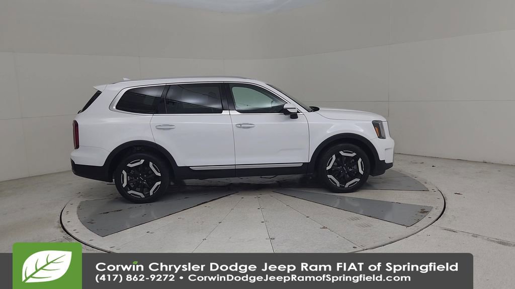 Used 2025 Kia Telluride S FWD image 17