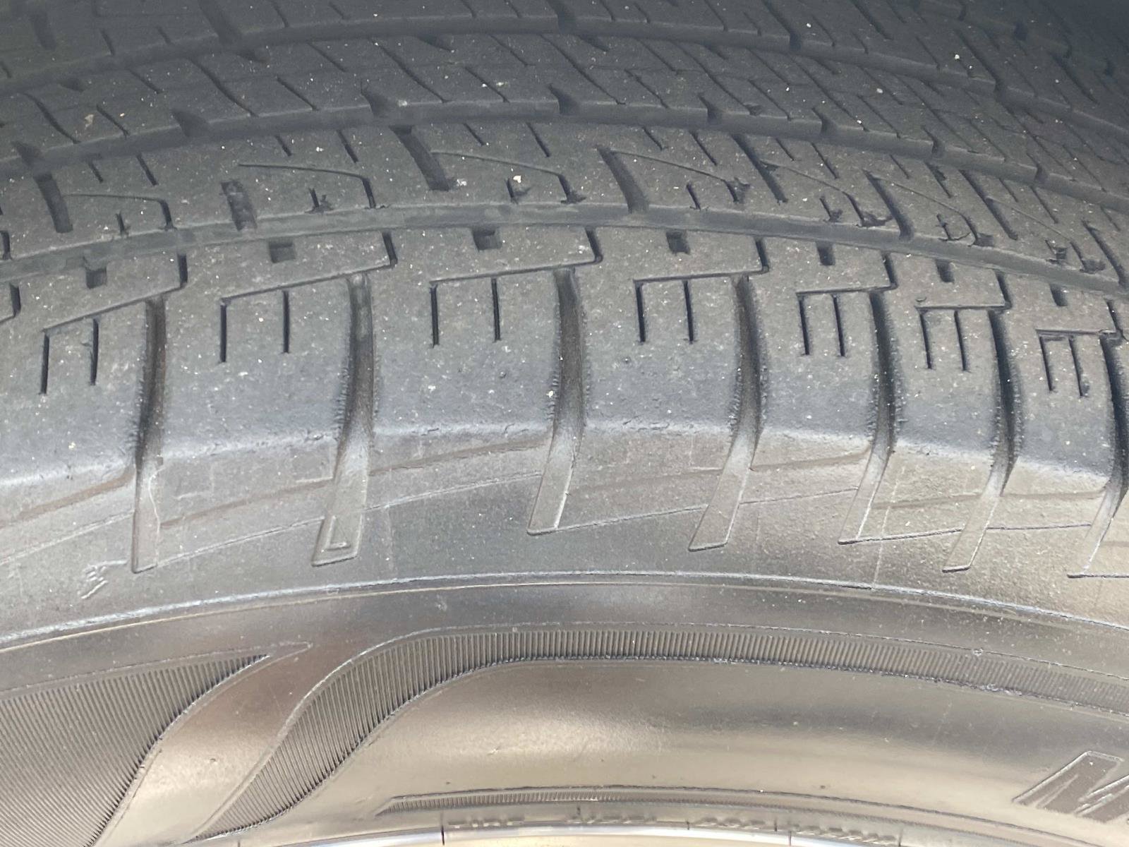 Used 2017 Cadillac XT5 Luxury w/ Driver Awareness Package FWD image 17