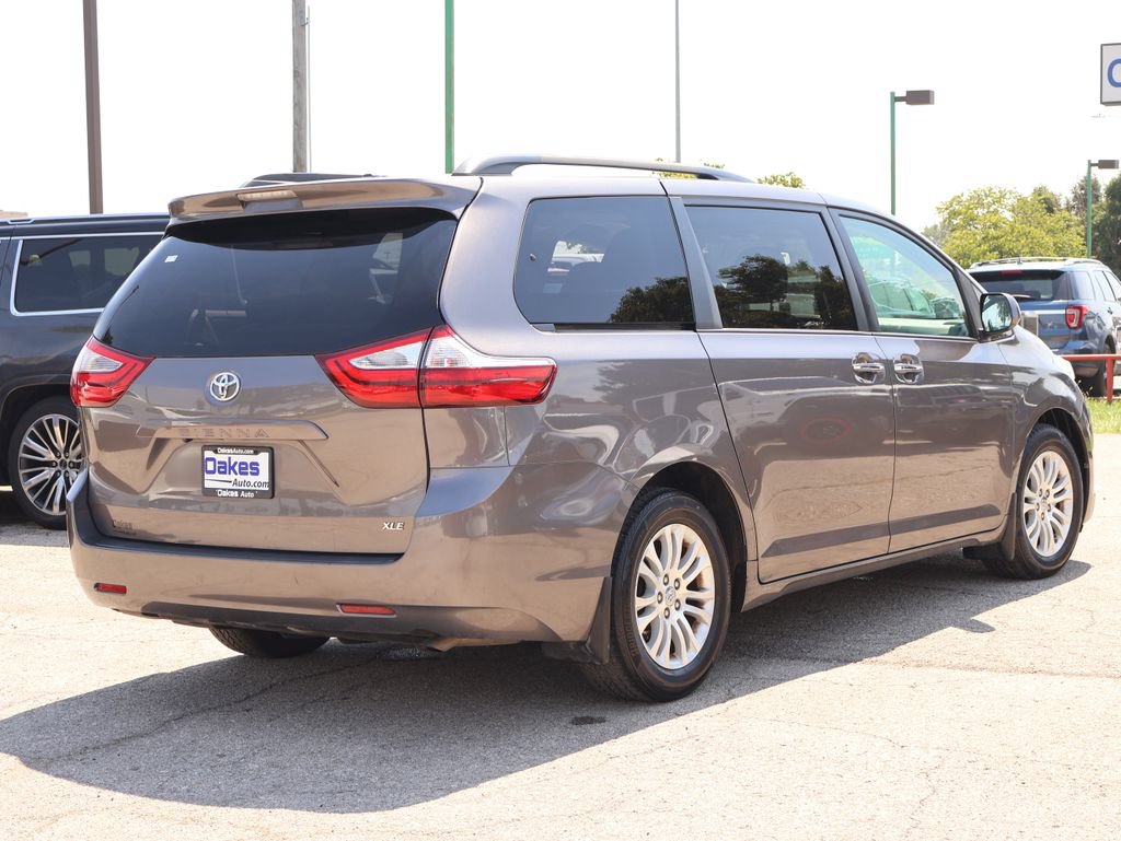 Used 2017 Toyota Sienna XLE FWD image 6