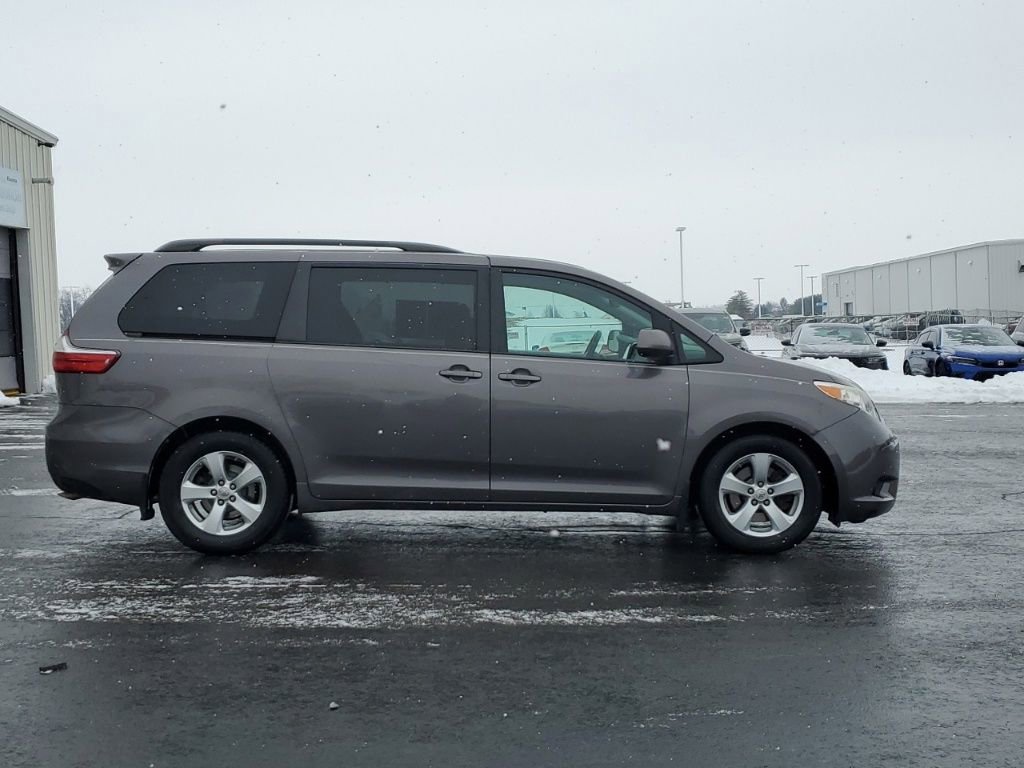 Used 2015 Toyota Sienna LE image 8