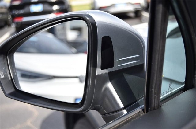 Certified 2024 Volkswagen Tiguan SE image 10