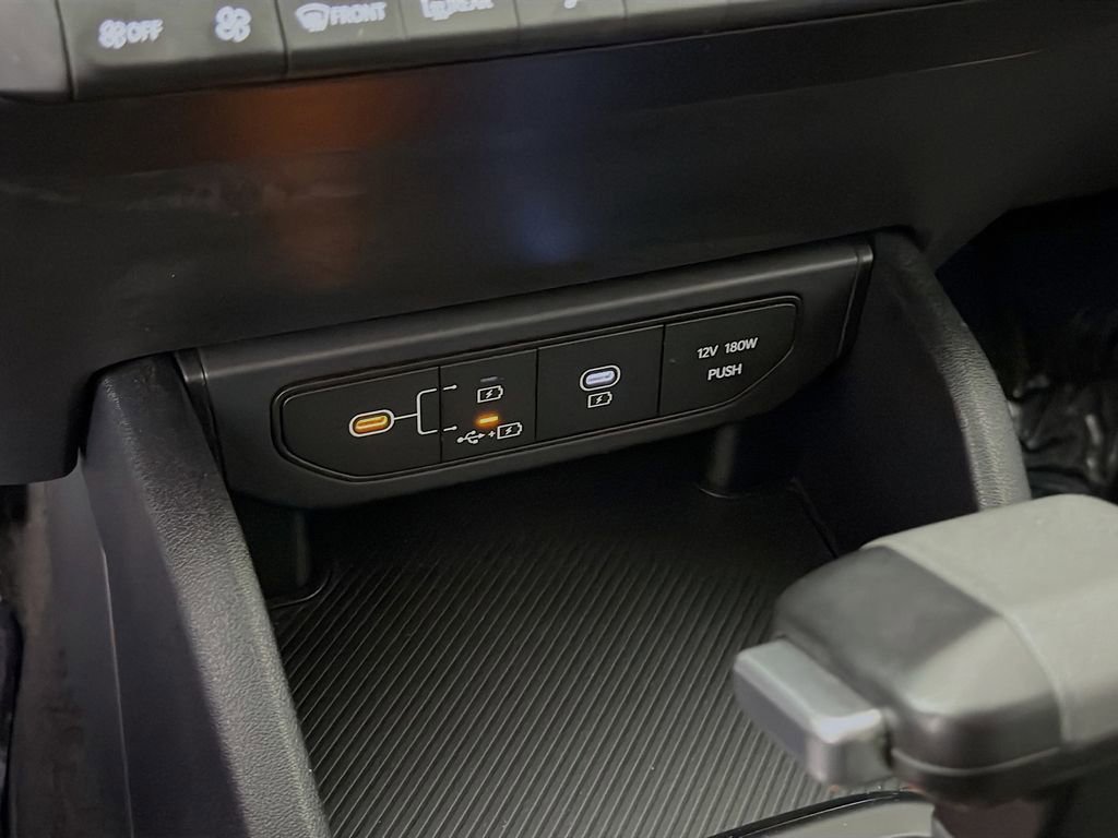 Used 2025 Kia K4 LX image 32