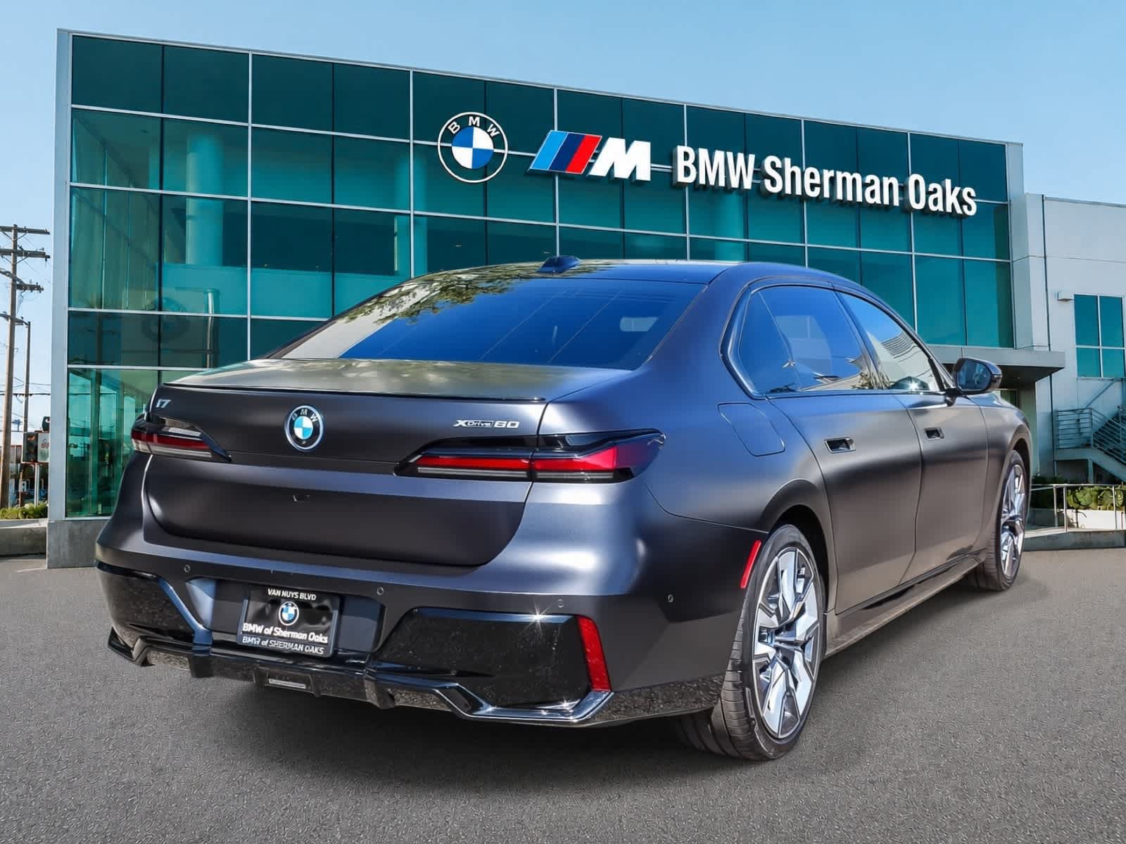Used 2023 BMW i7 xDrive60 AWD/4WD image 4
