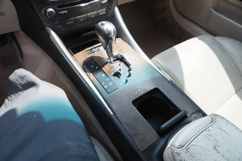 Used 2010 Lexus IS 250C RWD image 21