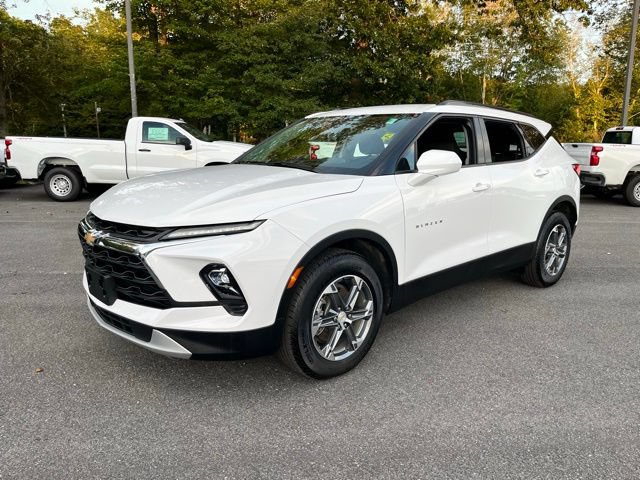 Used 2024 Chevrolet Blazer LT w/ Convenience Package AWD/4WD image 2