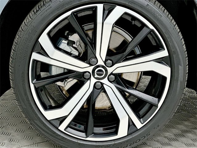 Certified 2023 Volvo XC60 B5 Ultimate w/ Climate Package image 10