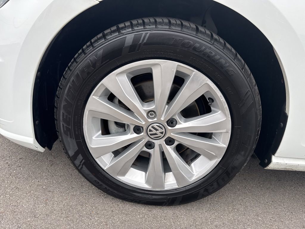 Used 2021 Volkswagen Golf 4-Door image 28