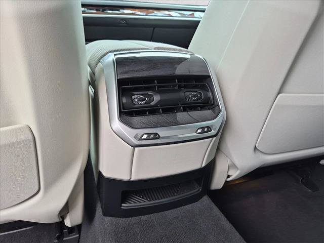 Used 2024 BMW 760i xDrive w/ Premium Package 2 AWD/4WD image 16