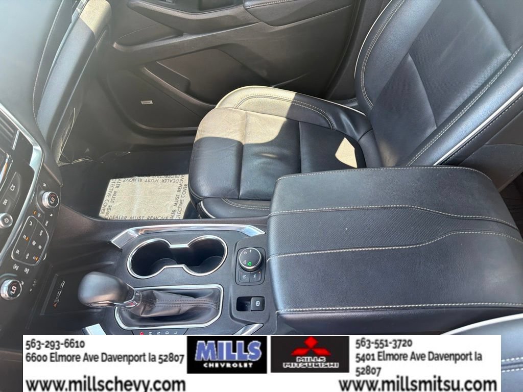 Used 2023 Chevrolet Traverse Premier w/ Redline Edition AWD/4WD image 19