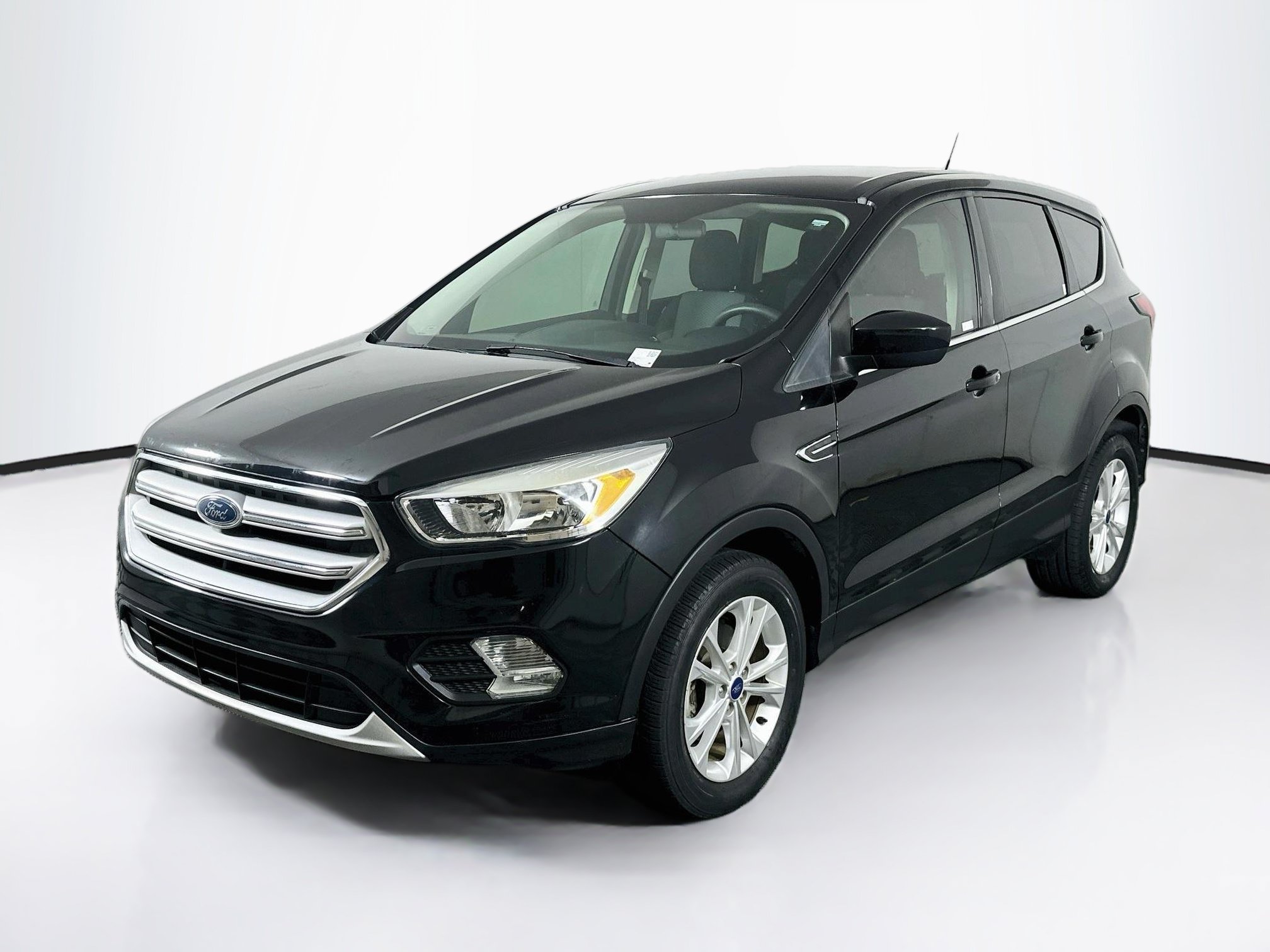 Used 2019 Ford Escape SE FWD image 3