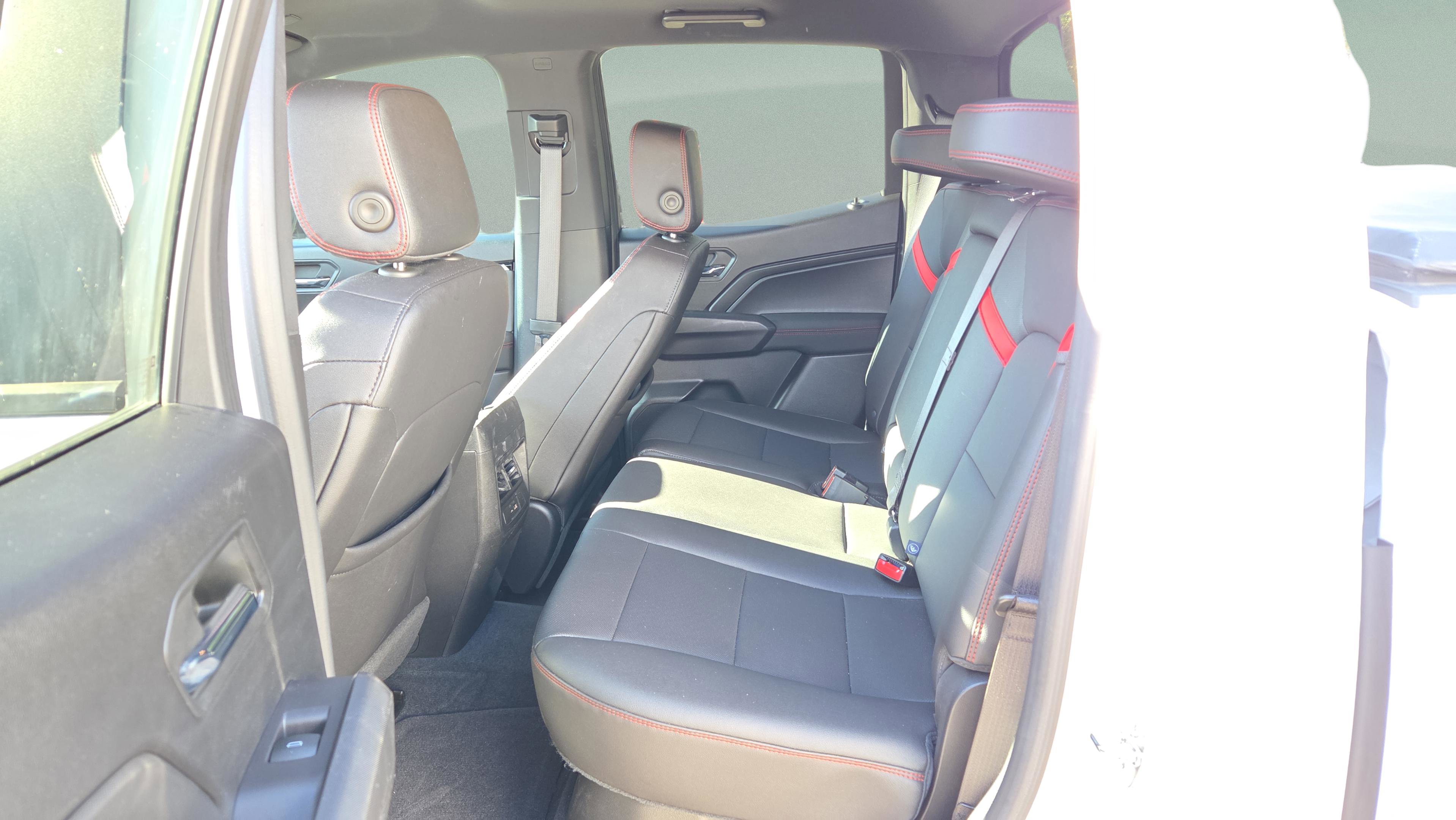 Used 2023 Chevrolet Colorado Z71 w/ Z71 Convenience Package 2 image 11