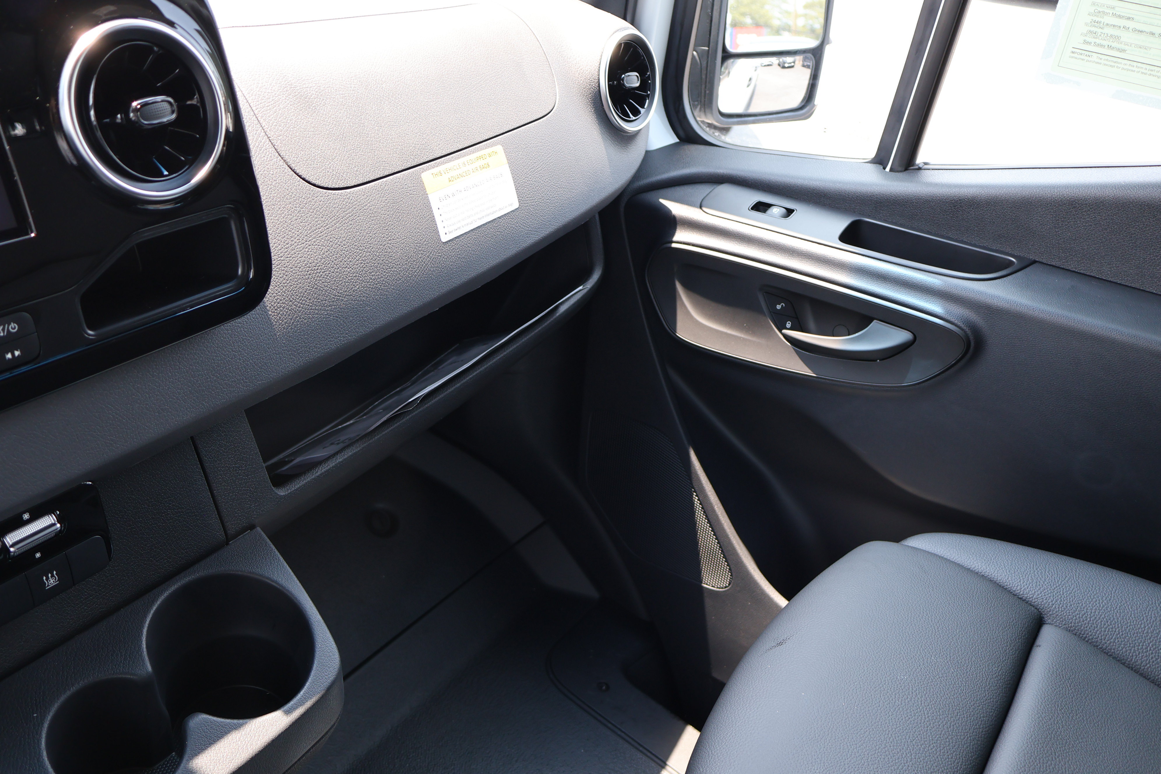 Used 2024 Mercedes-Benz eSprinter 170 Cargo image 31