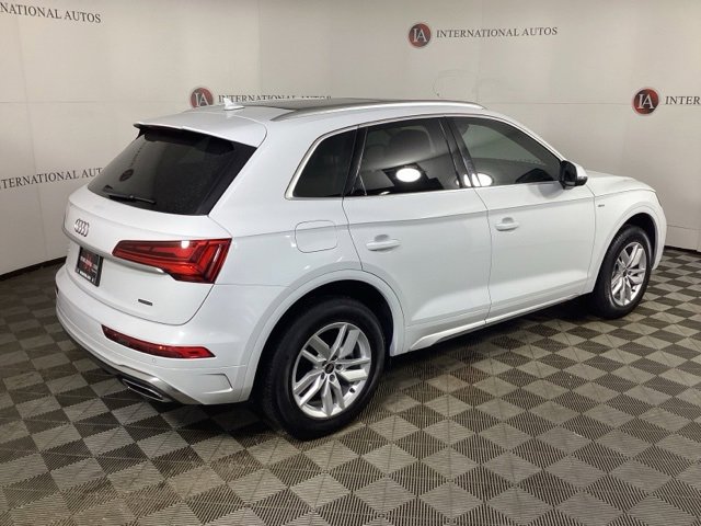 Certified 2023 Audi Q5 2.0T Premium w/ Convenience Package image 4