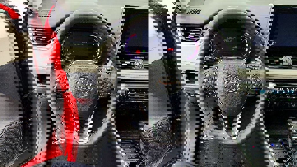 Used 2023 Toyota RAV4 XLE Premium image 14