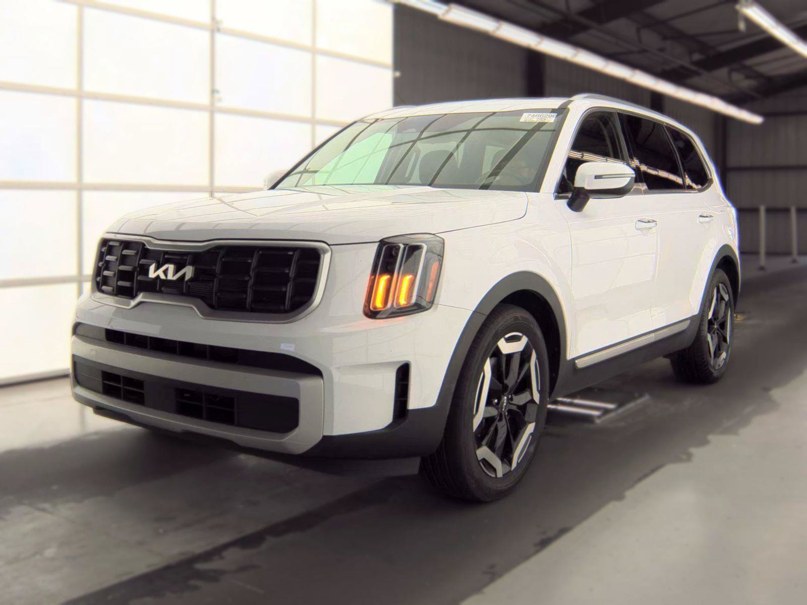 Used 2025 Kia Telluride S AWD/4WD image 2