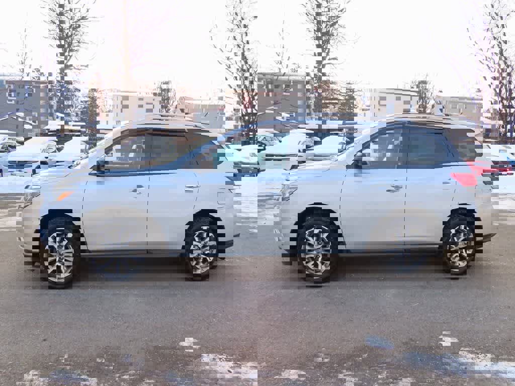 Used 2016 Nissan Pathfinder SV image 3