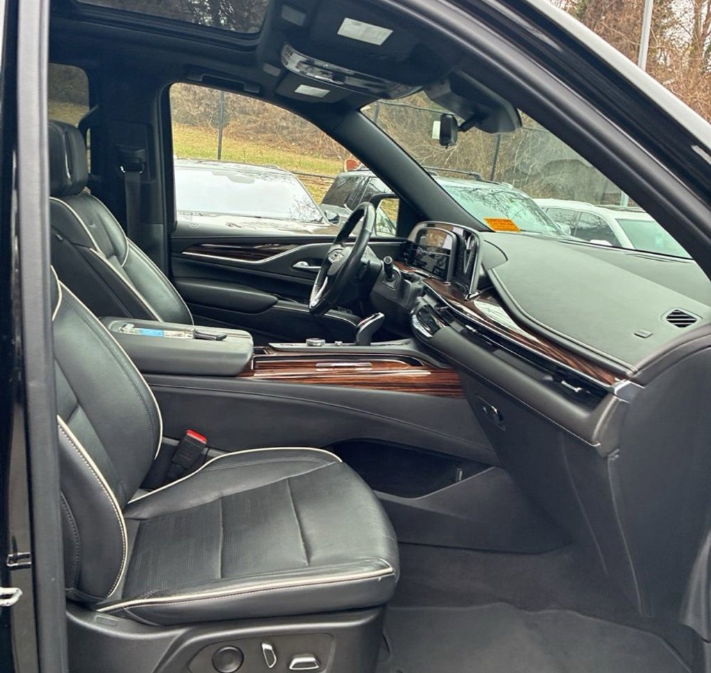 Used 2023 Cadillac Escalade Premium Luxury image 16
