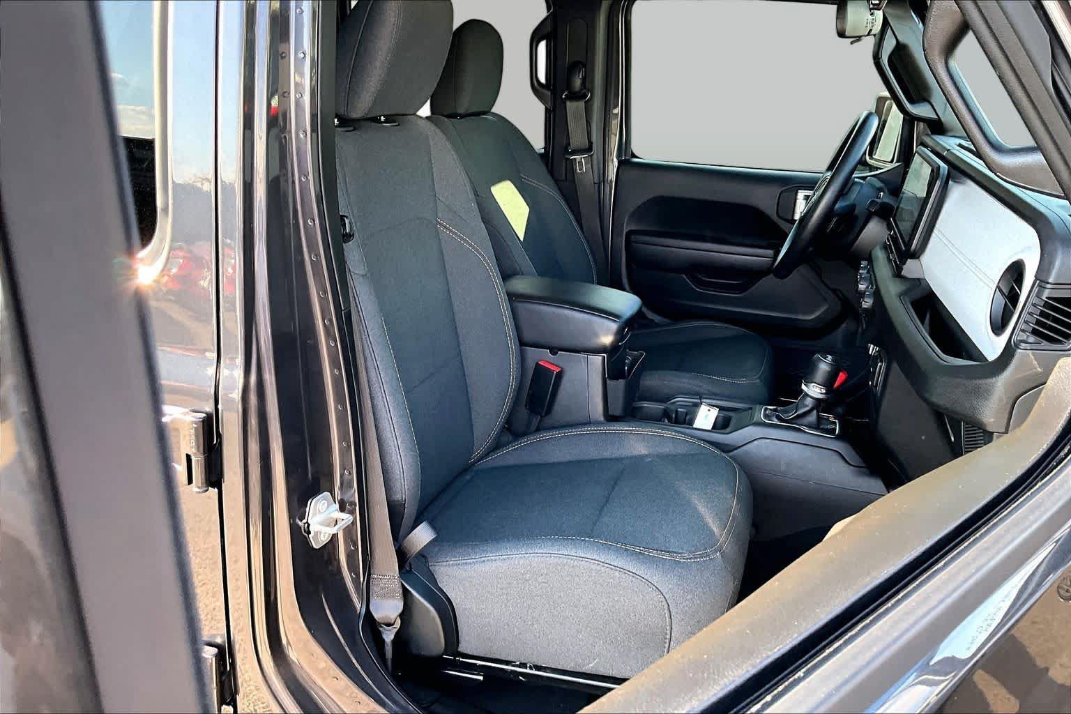 Used 2025 Jeep Wrangler Unlimited Sport AWD/4WD image 9