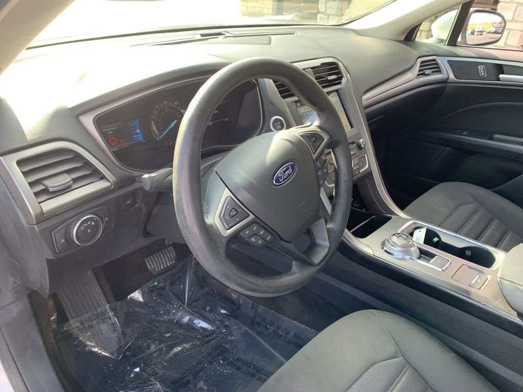Used 2018 Ford Fusion SE w/ Fusion SE Technology Package image 16