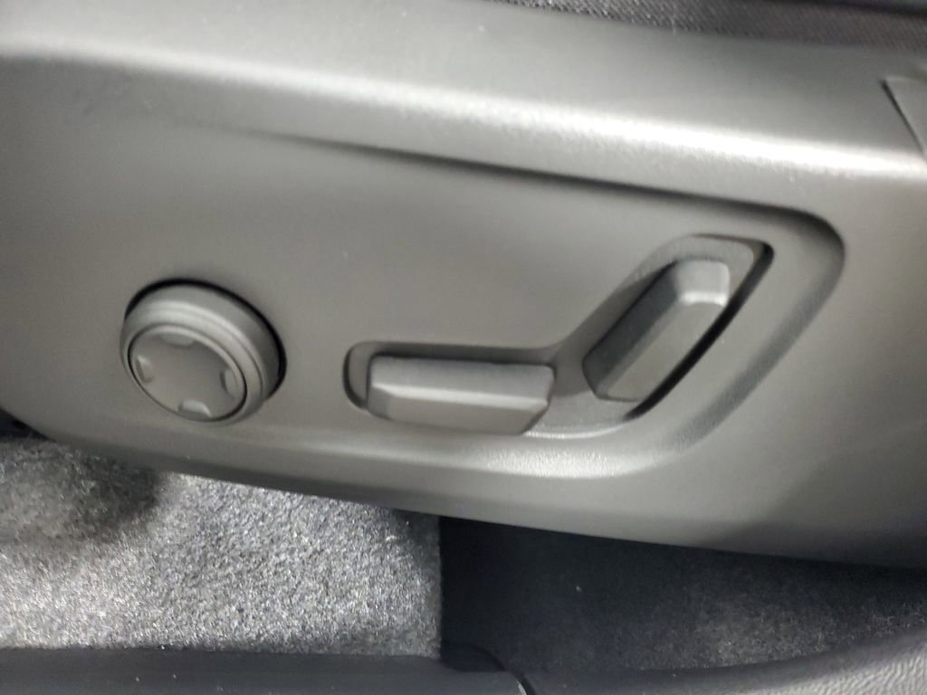 Certified 2026 Volvo XC40 B4 Plus w/ Climate Package image 23