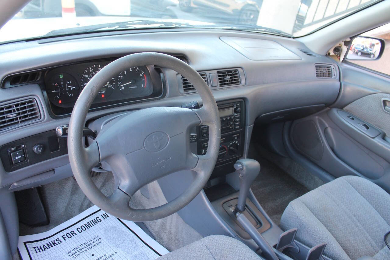 Used 2001 Toyota Camry LE FWD image 21