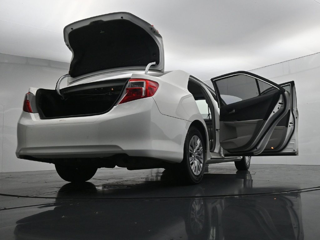 Used 2014 Toyota Camry LE FWD image 48
