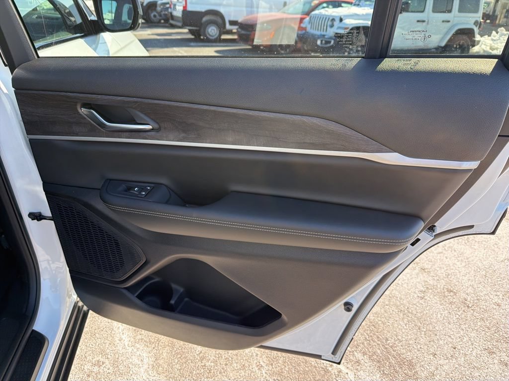 New 2025 Jeep Grand Cherokee L Limited AWD/4WD image 8