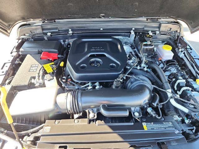 Used 2025 Jeep Wrangler Sport AWD/4WD image 17