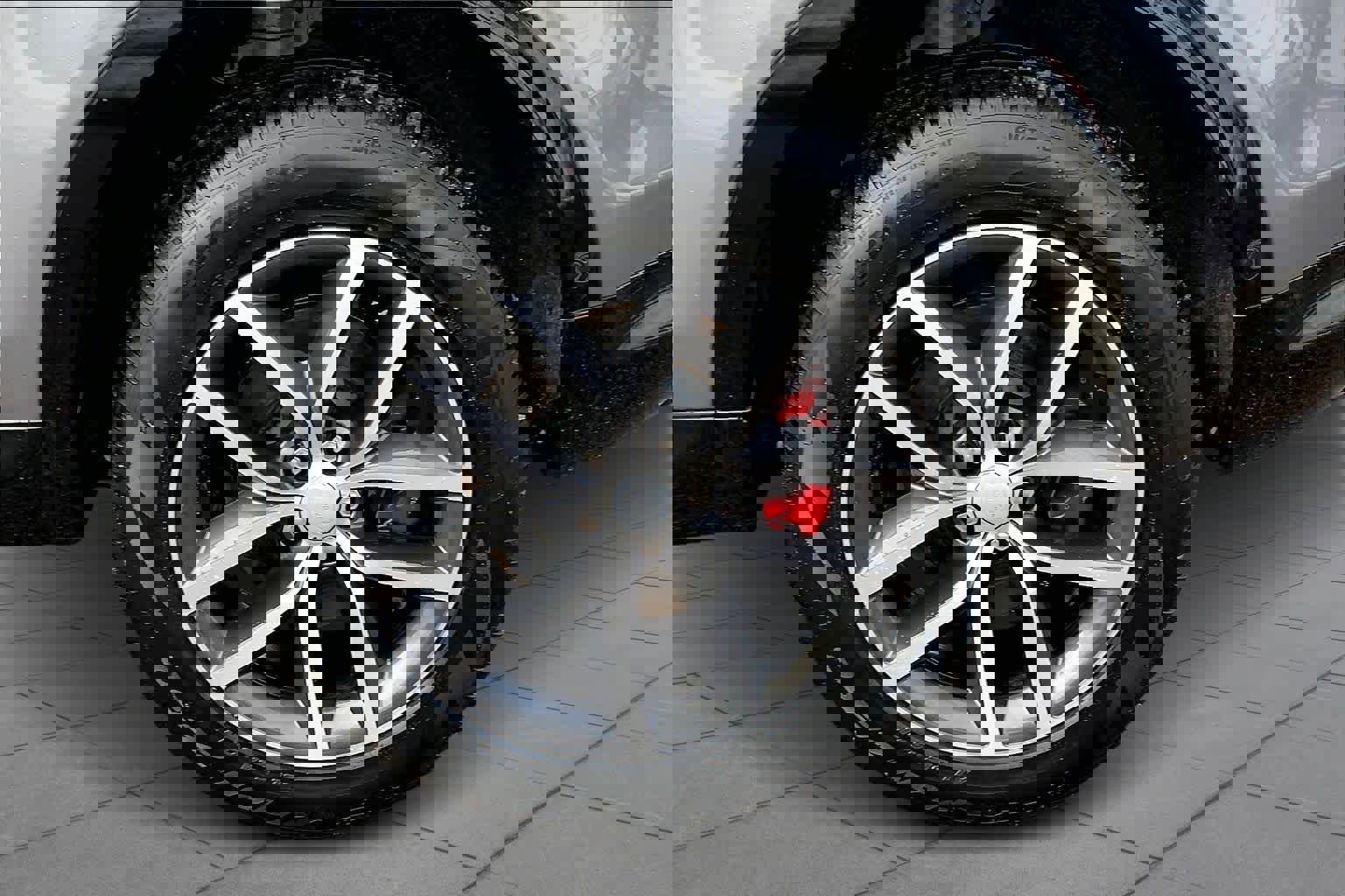 Certified 2025 Land Rover Discovery Sport Dynamic SE image 10