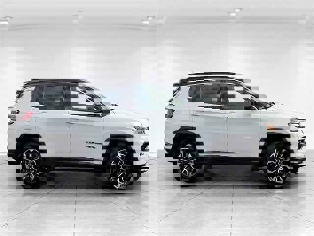 Used 2024 Jeep Compass Limited image 3