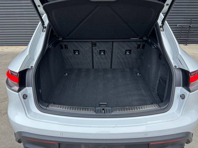 Used 2025 Porsche Macan AWD/4WD image 25