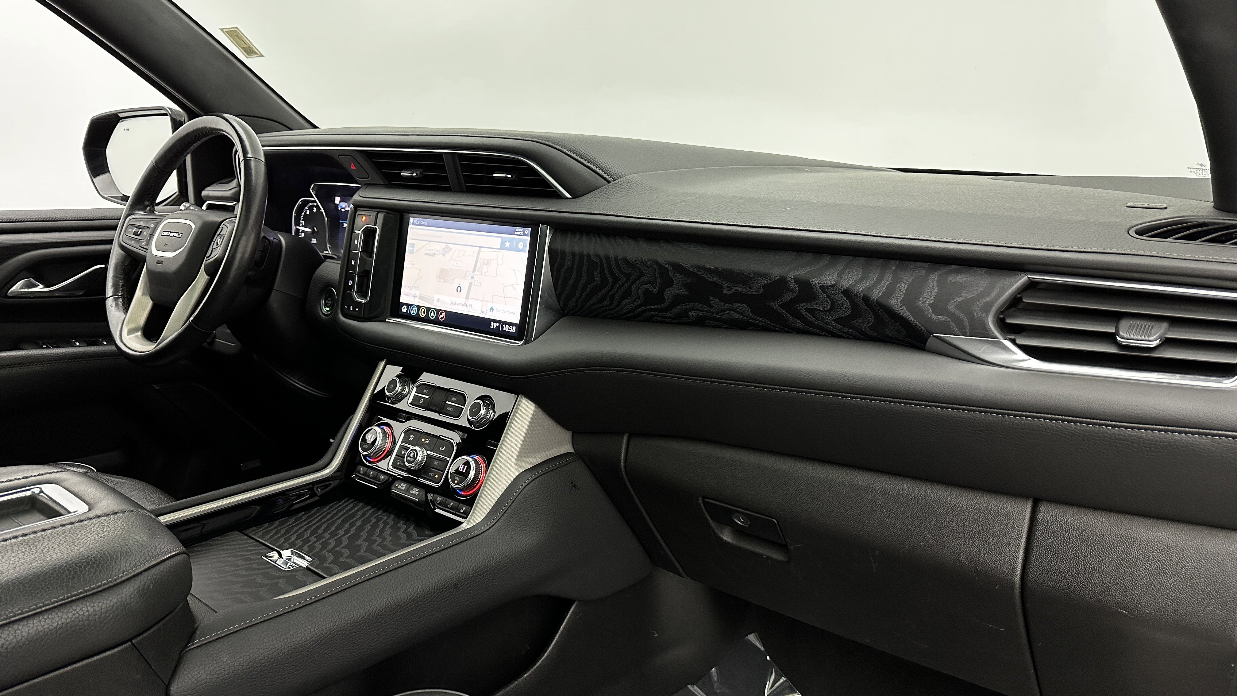 Used 2021 GMC Yukon Denali w/ Denali Premium Package image 39