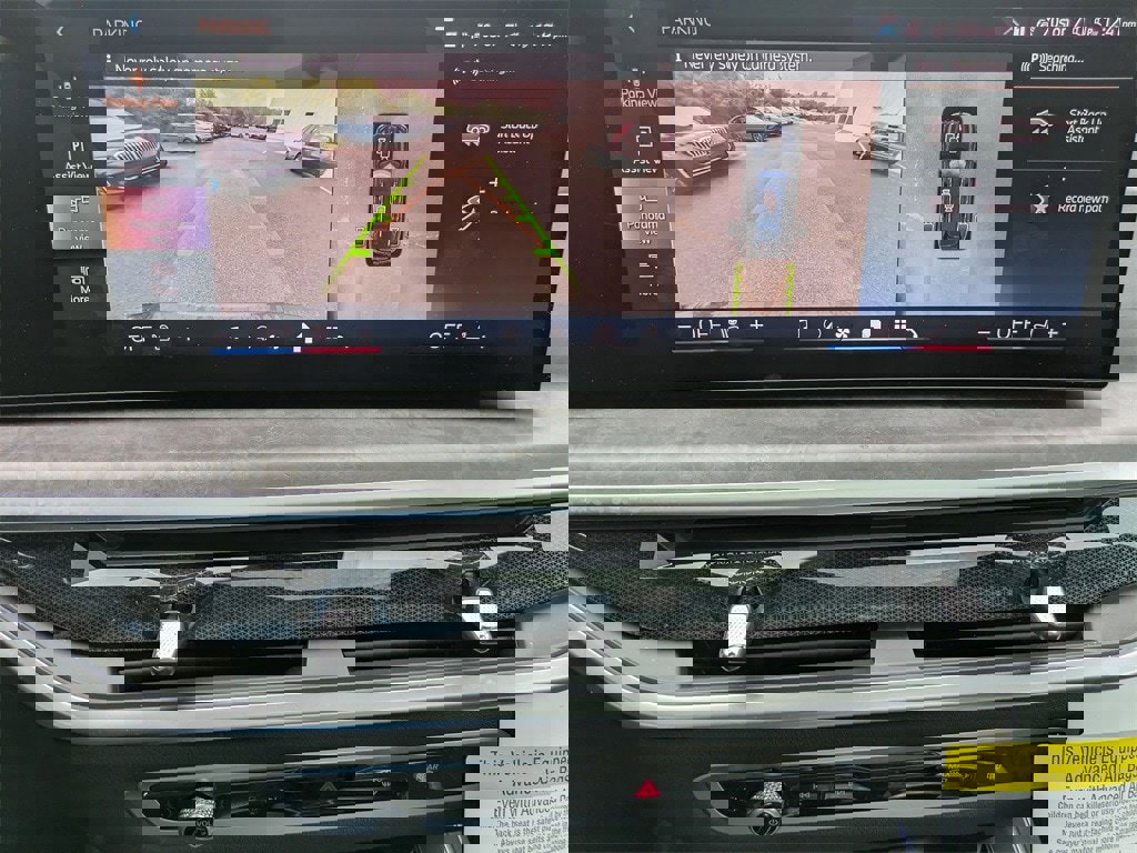 New 2025 BMW X7 xDrive40i w/ Premium Package image 24