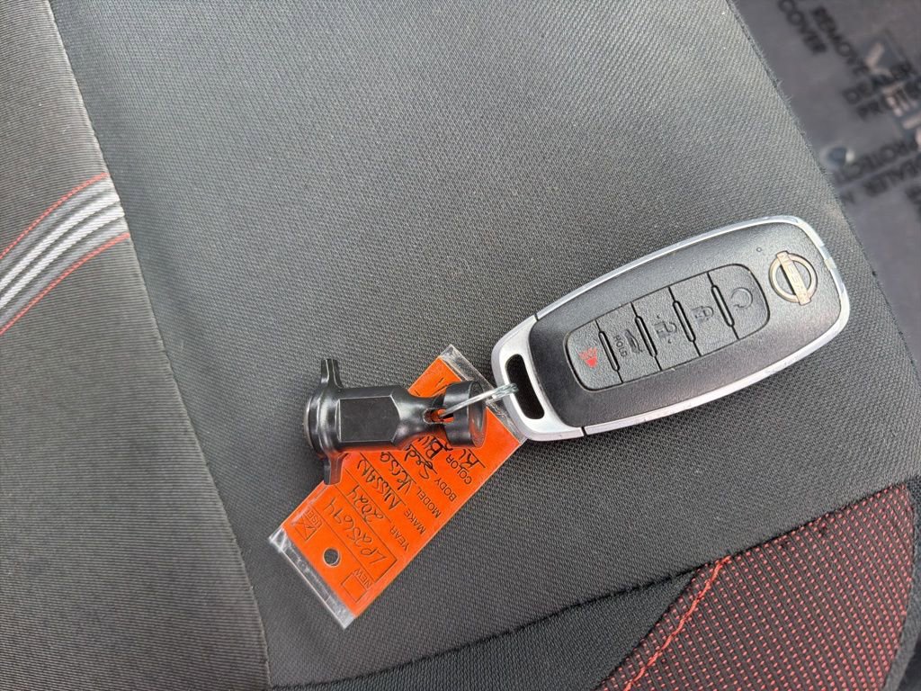 Used 2024 Nissan Versa SR image 30